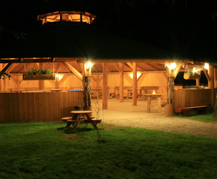 Szałas regionalny Azalia - miejsce do imprez na świeżym powietrzu